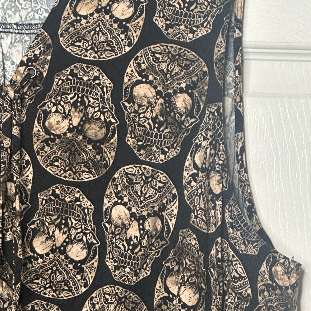 Torrid Black and Tan Patterned Blouse - Picture 9 of 9